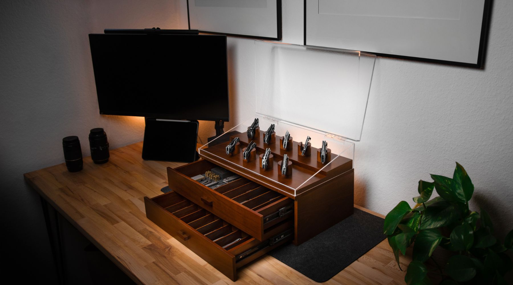 holme & Hadfield Armada modern knife display case