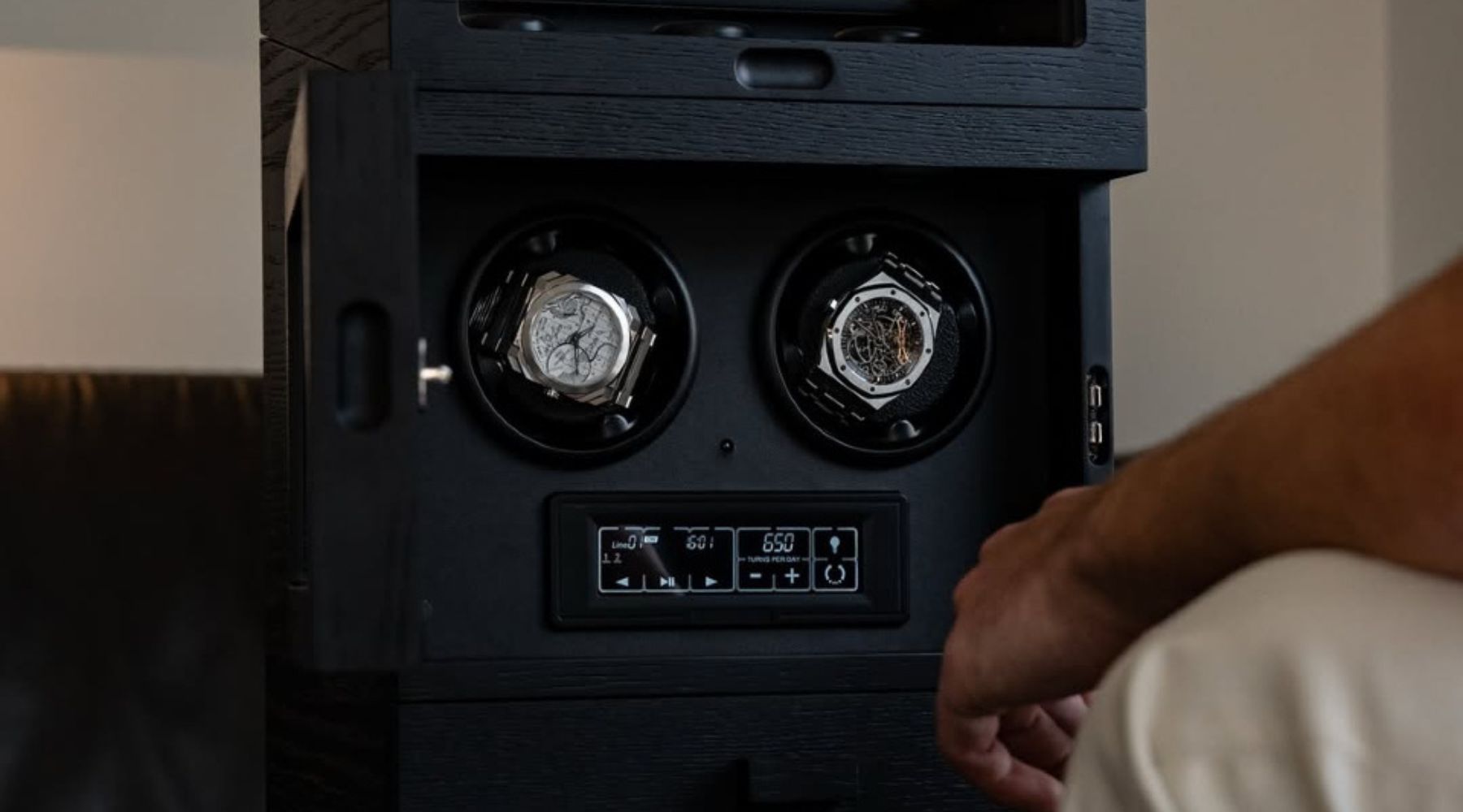 Why You Need A Watch Winder Display Box | Holme & Hadfield - Holme