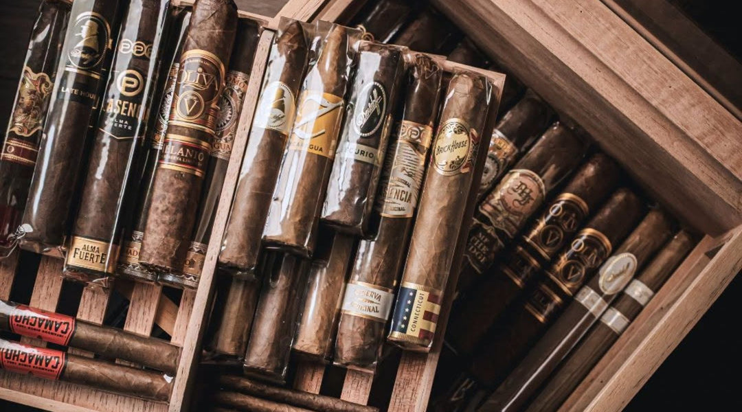 how does a cigar humidor work?